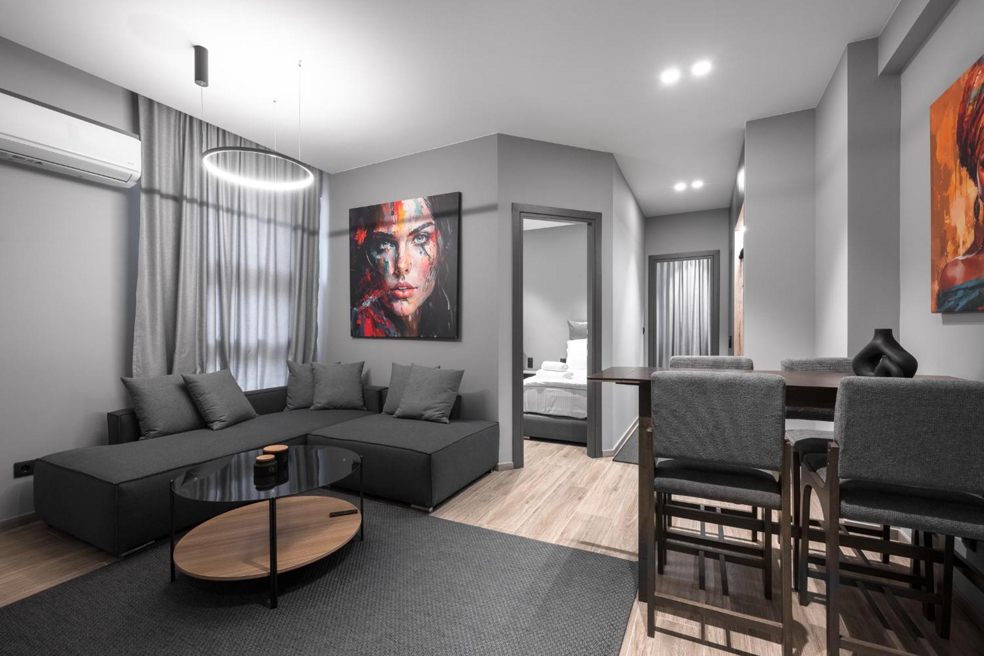 No9, Chic & Modern 2Bdr Apartment In The Centre Of เทสซาโลนิกิ ภายนอก รูปภาพ