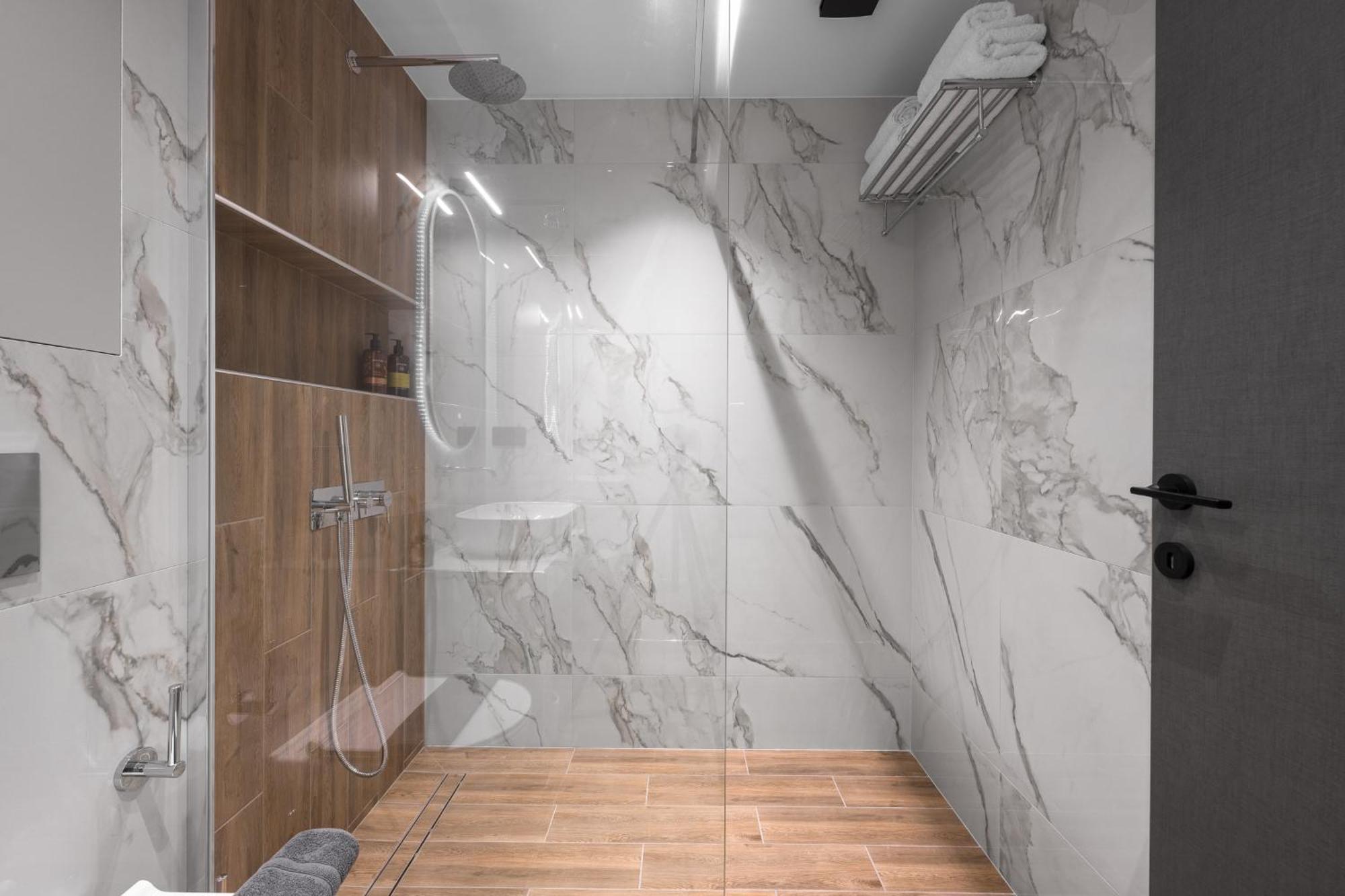 No9, Chic & Modern 2Bdr Apartment In The Centre Of เทสซาโลนิกิ ภายนอก รูปภาพ