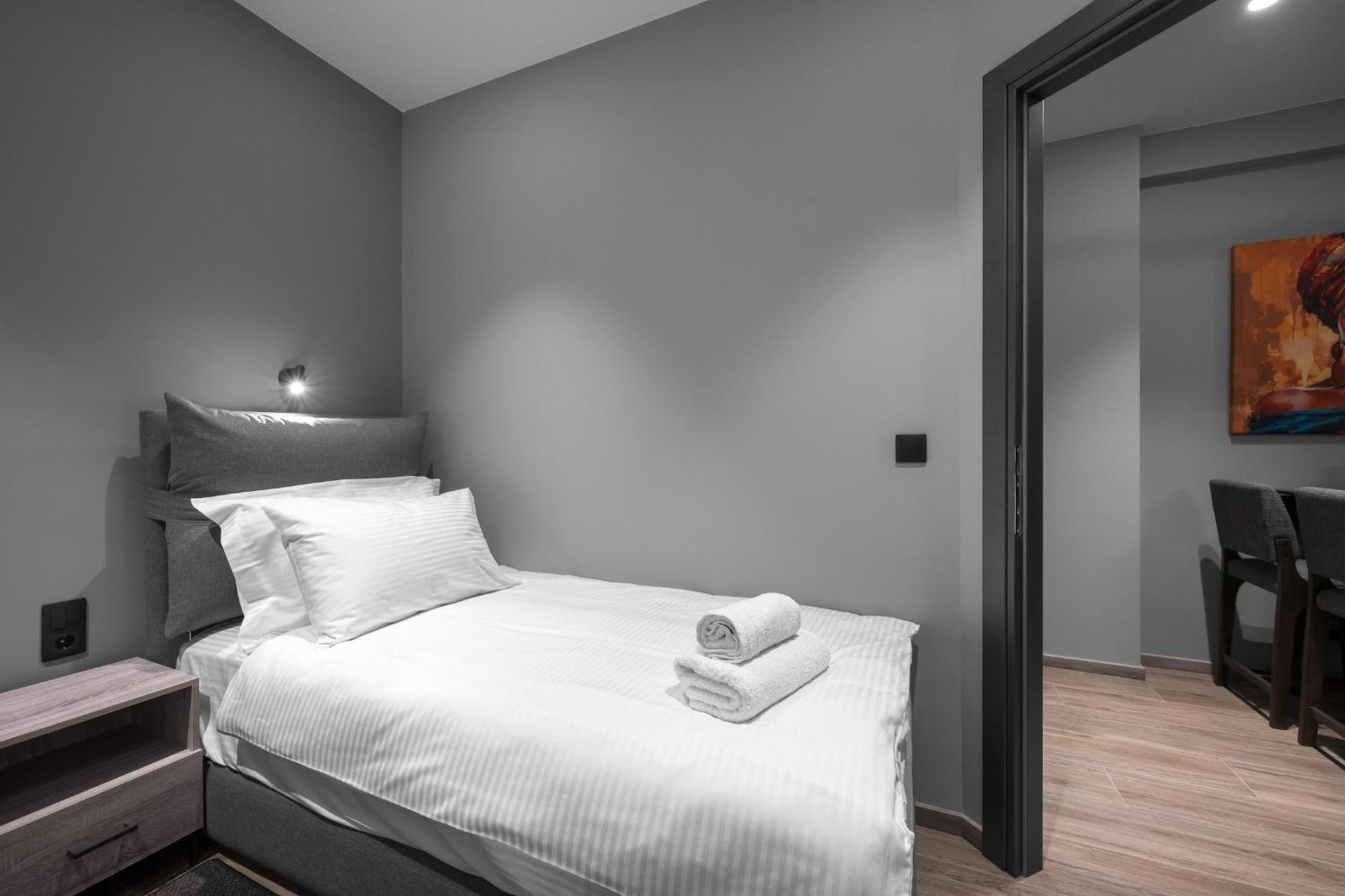 No9, Chic & Modern 2Bdr Apartment In The Centre Of เทสซาโลนิกิ ภายนอก รูปภาพ