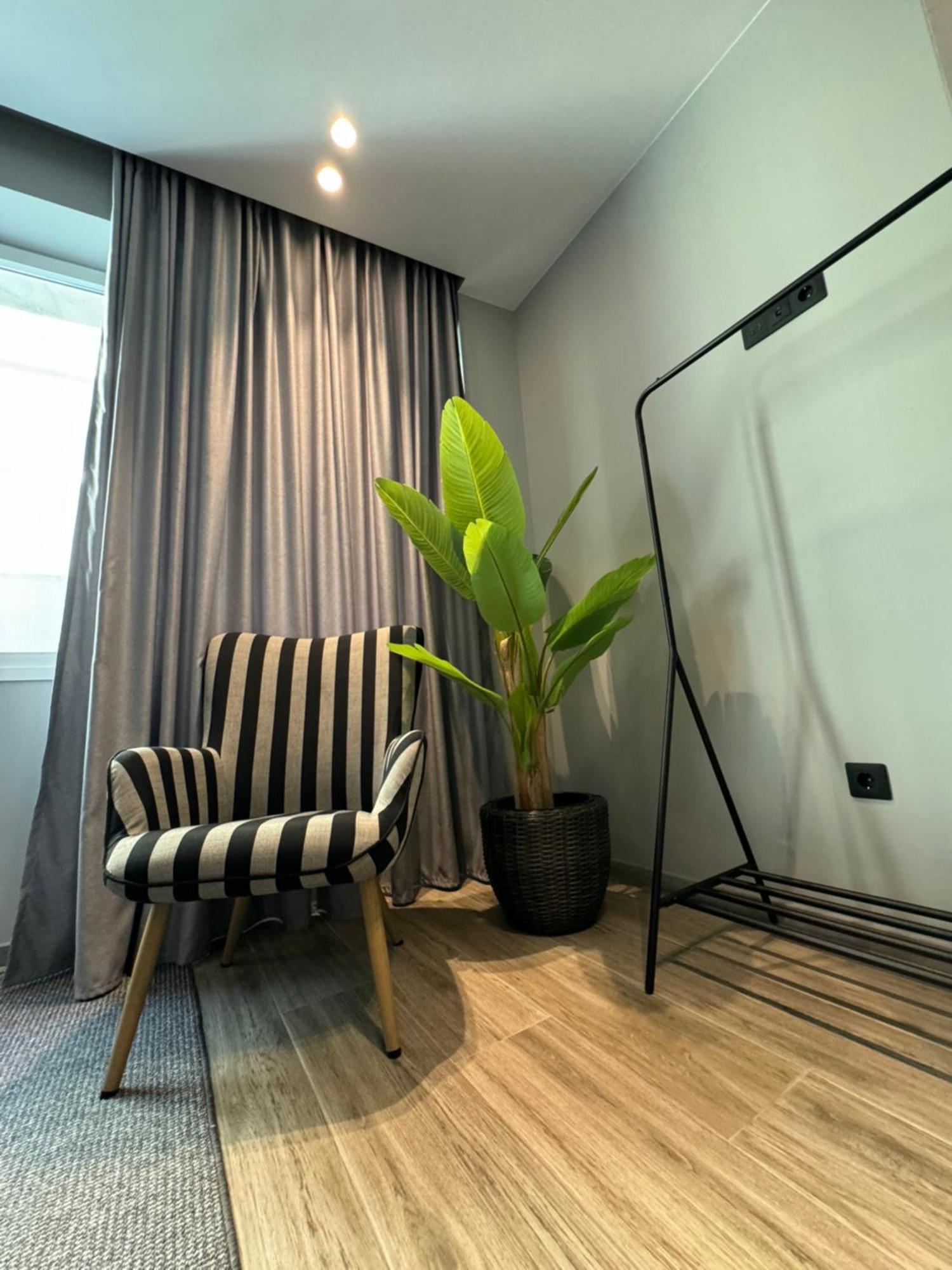 No9, Chic & Modern 2Bdr Apartment In The Centre Of เทสซาโลนิกิ ภายนอก รูปภาพ
