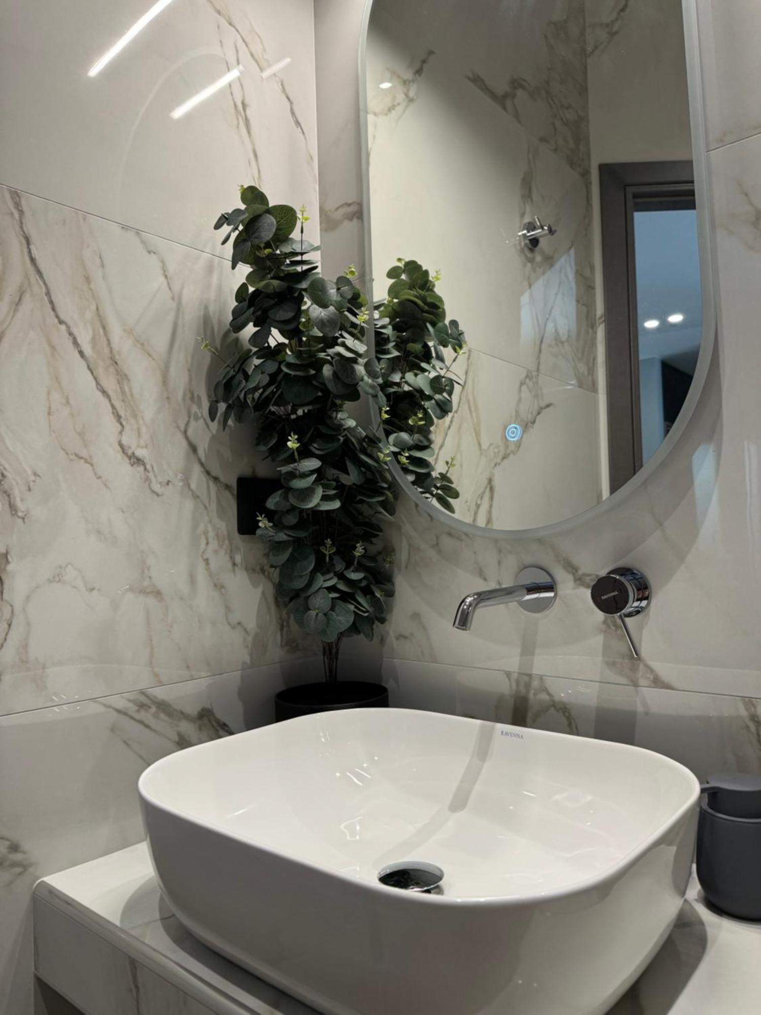 No9, Chic & Modern 2Bdr Apartment In The Centre Of เทสซาโลนิกิ ภายนอก รูปภาพ