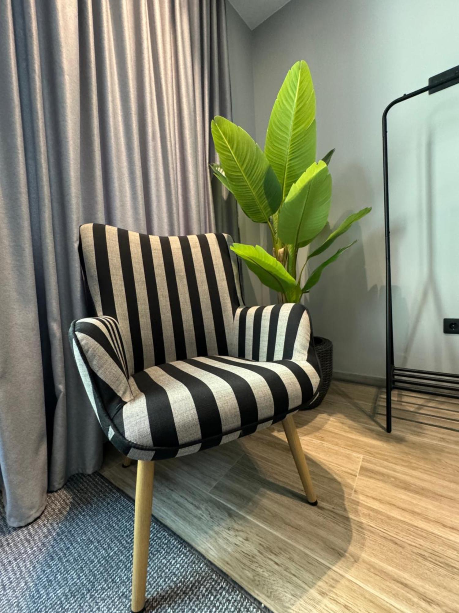 No9, Chic & Modern 2Bdr Apartment In The Centre Of เทสซาโลนิกิ ภายนอก รูปภาพ